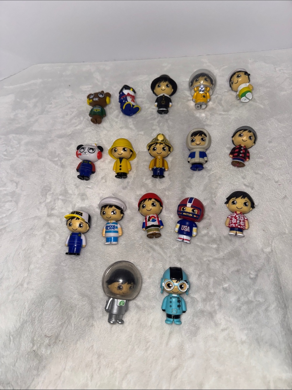 Ryan’s World Toys Lot of 17 figures Very Good condition